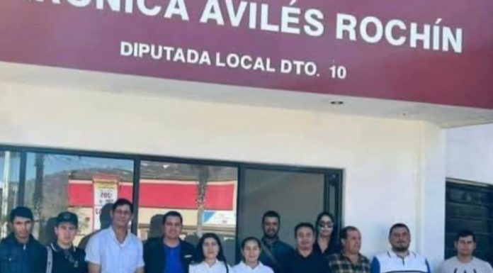 Denuncian trabajadores del CONAFE que fueron obligados a asistir a marcha de AMLO