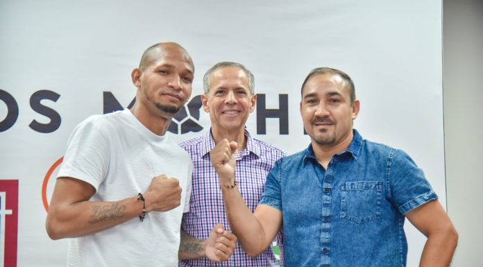 Pelea de “La Zorrita” Soto y “El Niño” Ruíz en el CUM Los Mochis