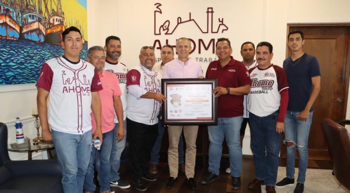 Ahome Tinto, campeón estatal de Beisbol Primera Fuerza, visita al Alcalde Gerardo Vargas