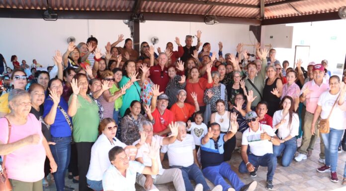 Recibe Genaro García respaldo multitudinario de líderes de barrios y colonias