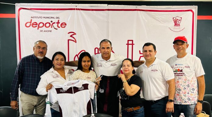 Entrega Gobierno de Ahome uniformes a deportistas