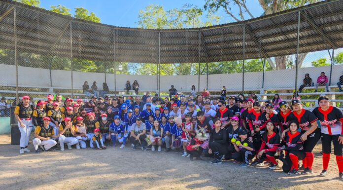 GERARDO VARGAS LANDEROS HOMENAJEADO EN LIGA DE SOFTBOL HIGUERA DE ZARAGOZA