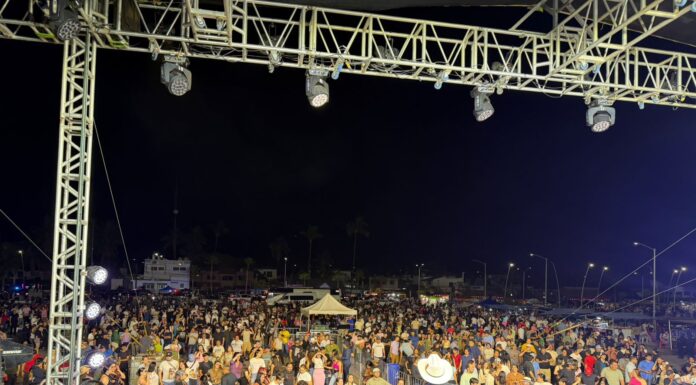 Miles de personas disfrutan del arranque del Altata Pachanga Fest