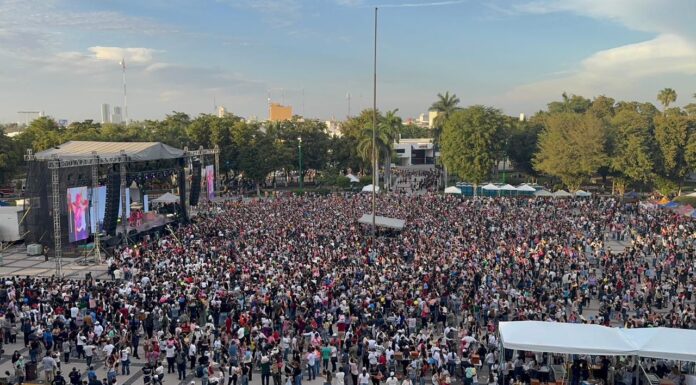 Más de 20 mil asistentes celebran el Día de la Niñez Sinaloense, en Palacio de Gobierno.