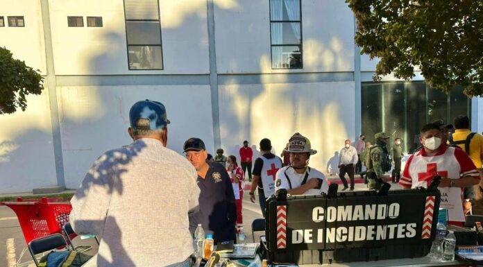 Gobierno de El Fuerte brinda apoyo y solidaridad a Ahome tras incendio en Plaza Fiesta Las Palmas