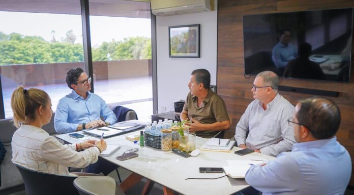 Gobierno de Sinaloa atiende necesidades de equipamiento de comerciantes del centro de Culiacán.