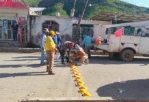 Colocan reductores de velocidad en la calle principal de la Sindicatura de el Cerro Cabezón