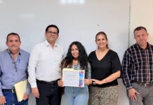Mujeres pescadoras de El Jitzámuri se capacitan para transformar productos del mar en nuevos negocios