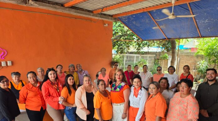 Brindan atención médica y taller de lengua materna a mujeres indígenas Yoreme-Mayo de Juan José Ríos por el Día Naranja