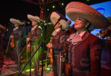 Con Mariachi, danza folclórica, danza aérea y Banda de Música Militar culminan las Fiestas Patrias Ahome 2026 en la Plazuela 27 de Septiembre