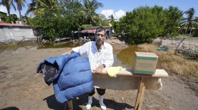 DIF Sinaloa lleva apoyos a familias afectadas por inundaciones en Navolato