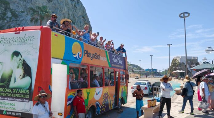 Llega a Mazatlán el crucero “Navigator Of The Seas”, con más de 3,500 pasajeros