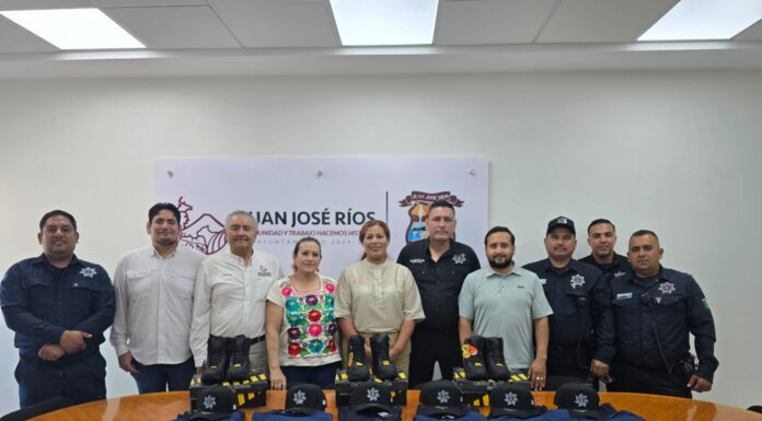 Equipan a elementos de Movilidad Sustentable en Juan José Ríos con nuevos uniformes