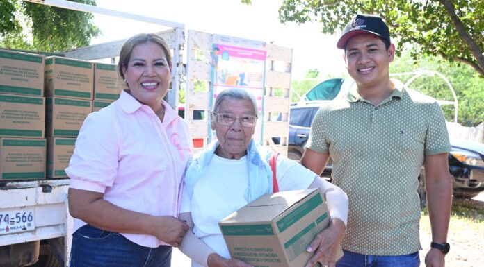 Tres Garantías recibe apoyos alimentarios y lentes de armazón