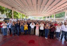 Caravana del Bienestar llega a la colonia Texas; anuncian rehabilitación de cancha escolar