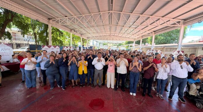 Caravana del Bienestar llega a la colonia Texas; anuncian rehabilitación de cancha escolar