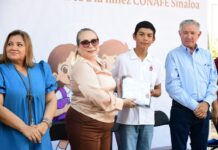 Entrega el Gobierno de Sinaloa, a través de la SEPyC, uniformes, calzado y útiles gratuitos a estudiantes de CONAFE en Villa Juárez